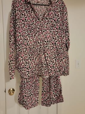 Victoria's Secret Pink and Black Leopard Heart Womens Pajama Set